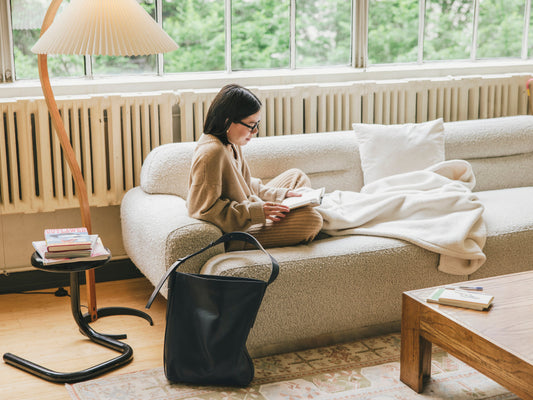 5 Chic and Effortless Looks with Jess of @cationz Featuring the Atlow Bucket Tote
